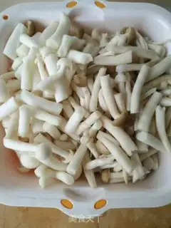Make Seafood mushroom pastry soup step 0