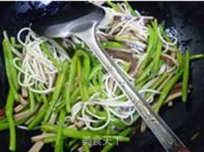Make Scrumptious eggs and noodles step 7