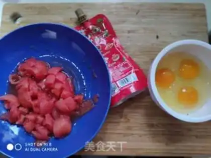 Make Tomato fried eggs step 1