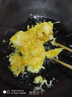 Make Tomato fried eggs step 2
