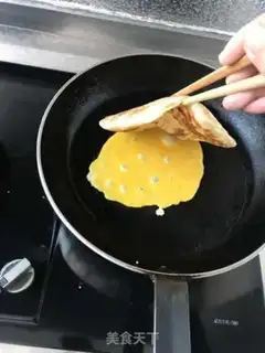 Make Homemade hand grab cake step 4
