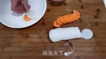Make Three white carrots step 1