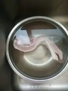 Make Five meat eggs and soybeans step 1