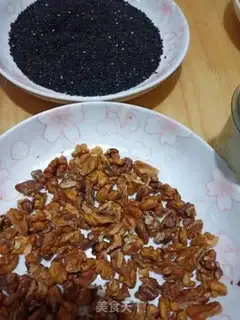 Make Homemade black sesame paste step 3