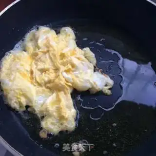 Make Garlic egg fried rice step 4