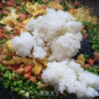 Make Garlic egg fried rice step 6
