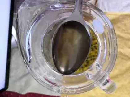 Make A bee of vanilla fruit step 1