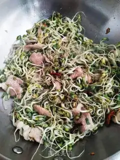 Make Jealousy and dumb bean sprouts step 6