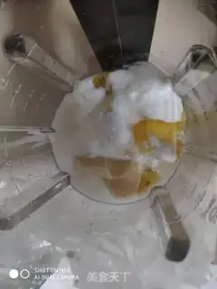 Make Pineapple shake step 1