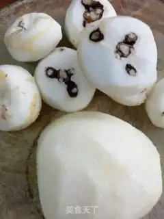 Make Black sugar pear, pear soup step 1