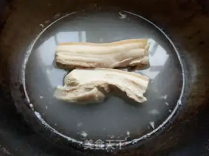 Make Garlic sprouts back to the pot step 0