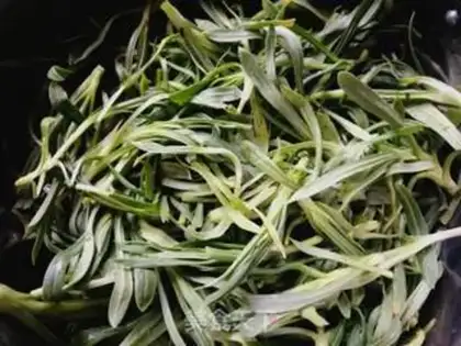 Make Garlic pasta step 0