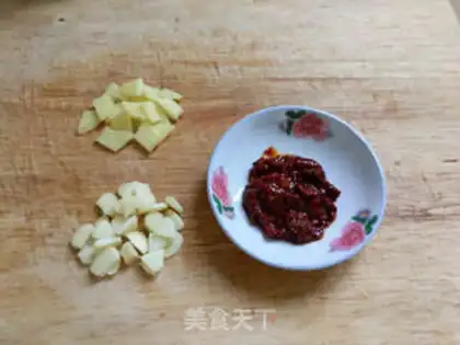 Make Garlic sprouts back to the pot step 2