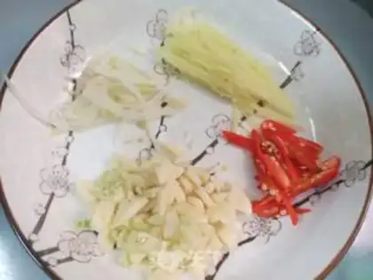 Make Eggs and spinach step 1