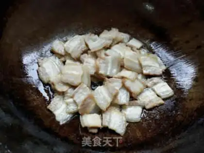 Make Garlic sprouts back to the pot step 4