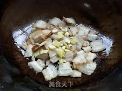 Make Garlic sprouts back to the pot step 5