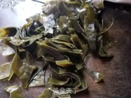 Make Carrot seaweed soup step 1