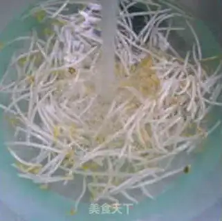 Make The fragrance with the green bean sprouts step 3