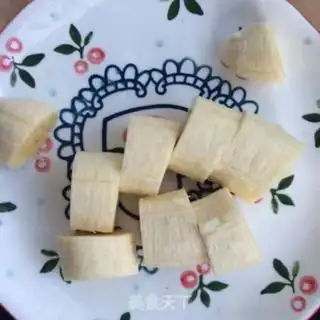 Make Banana strawberry milkshake step 2