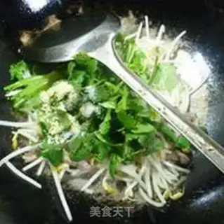 Make The fragrance with the green bean sprouts step 9