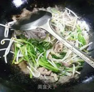 Make The fragrance with the green bean sprouts step 10