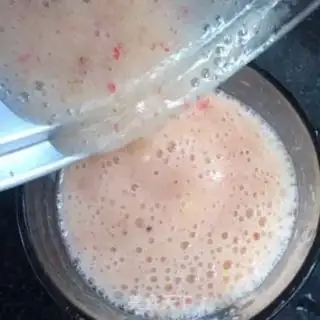 Make Banana strawberry milkshake step 6