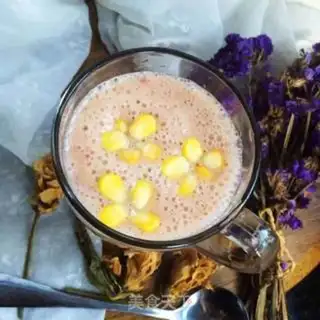 Make Banana strawberry milkshake step 8