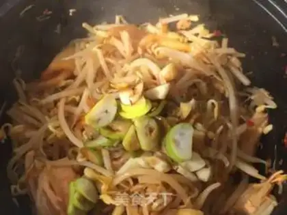 Make Chicken chest fried green bean sprouts step 7