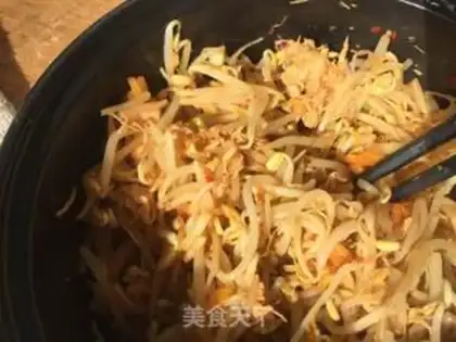 Make Chicken chest fried green bean sprouts step 8