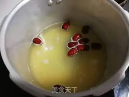Make Red-tree apple porridge step 1