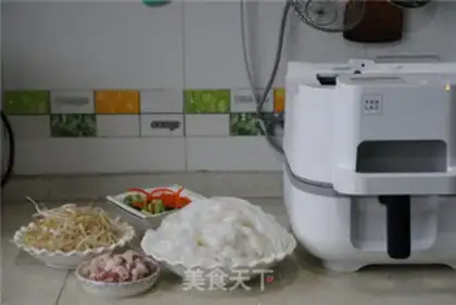 Make Bean sprouts and rice noodles step 0