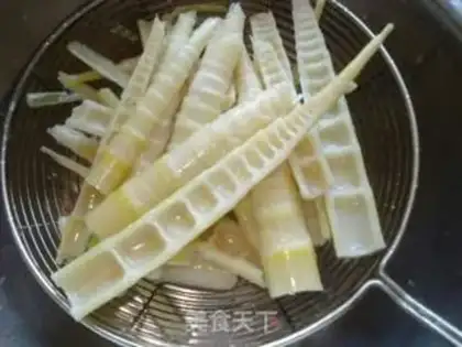 Make Spring fried meat step 1