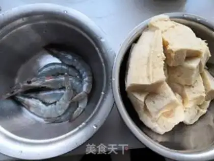 Make Shrimp tofu soup step 1