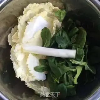 Make Fan spinach fishball soup step 1