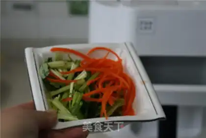 Make Bean sprouts and rice noodles step 6
