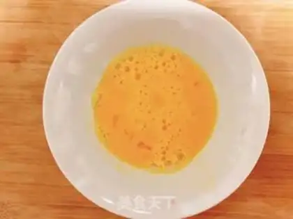 Make Rice and egg soup step 1