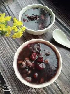 Make Three black red dates step 7