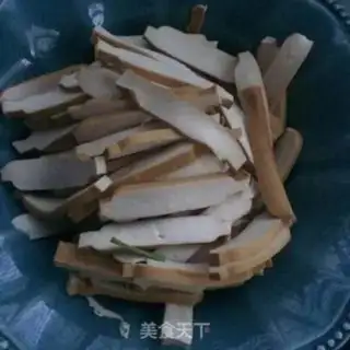 Make Xinjiang cut noodles step 2