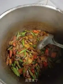 Make Xinjiang cut noodles step 3
