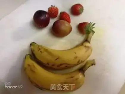 Make Cyme banana strawberry salad step 0