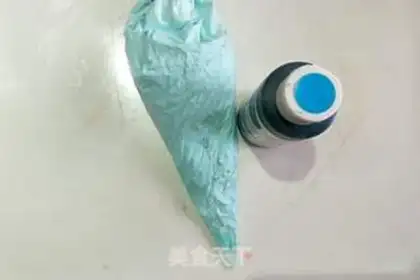 Make A flower cake step 6