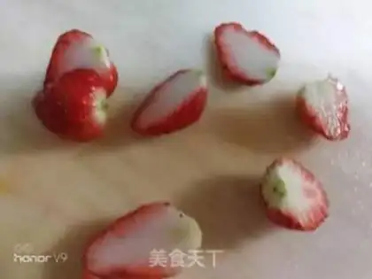 Make Cyme banana strawberry salad step 4
