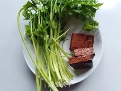 Make Celery fried dry step 0