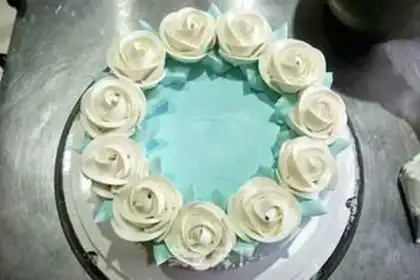 Make A flower cake step 18