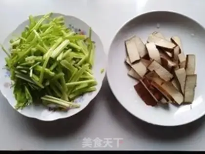 Make Celery fried dry step 1