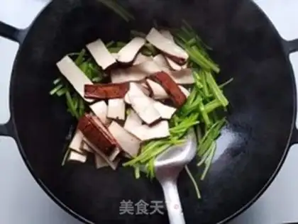 Make Celery fried dry step 4