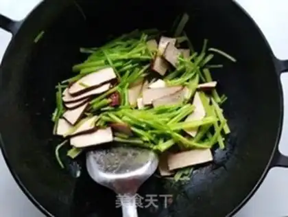 Make Celery fried dry step 5