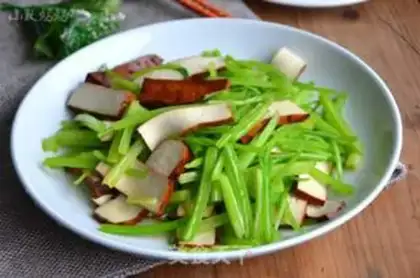 Make Celery fried dry step 6