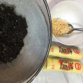 Make A tofu-curd shrimp soup step 0