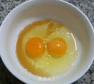 Make Gold mushrooms with fried eggs step 3